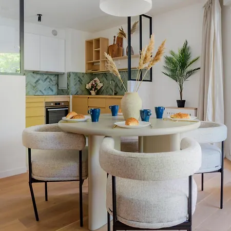 Paris West Elegant Apartment