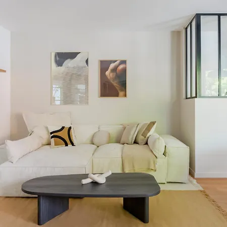Paris West Elegant Apartment